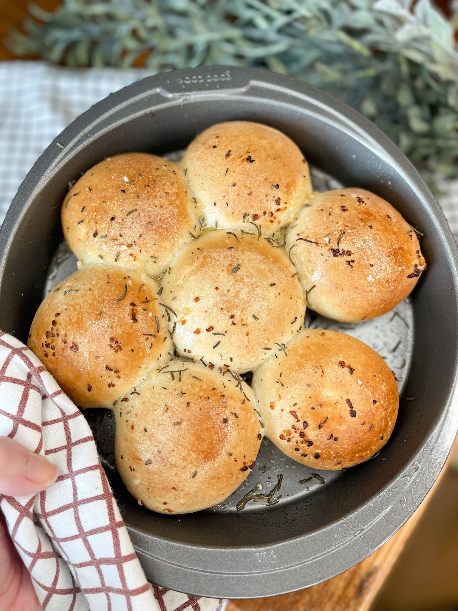 Easy Garlic Rosemary Rolls