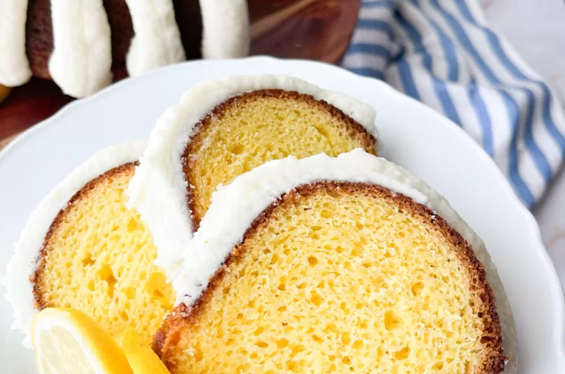 Lemon Bundt Cake - Easy Recipe!