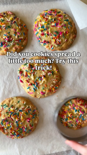 OFC it’s the scooch scooch! What else would it be called??
The takeaway here is that pretty, professional-look cookies do not have to be difficult to make! Baking can actually be pretty simple!
I didn’t start baking until my mid-20s and am completely self-taught. If I can do it- so can you!
Be sure to follow along because I have a LOT of tricks up my sleeve that I can’t wait to share!
#christmasbaking #christmascookies