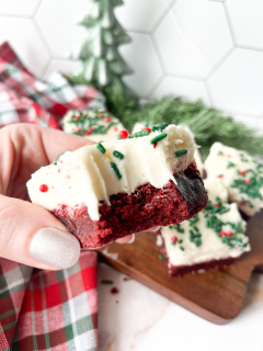 ✨ Red Velvet Cookie Bars! ✨
https://maegankaybakes.com/christmas-red-velvet-cookie-bars-with-cream-cheese-frosting/
Be sure to save this one for those cookie swap parties! 🥳