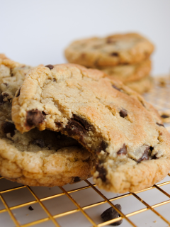 Brown Butter Chocolate Chip Cookies - the cookie that sells out every time! They aren’t difficult to make- and the extra step of browning the butter is worth every second 😍

Comment “brown butter” to have this recipe sent directly to your DMs! 

#brownbutter #chocolatechip #homemadechocolatechipcookies