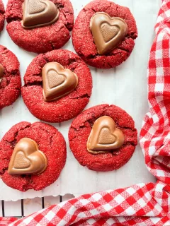You don’t have to be an expert baker to get this one right 🤗

Simple Red Velvet Blossoms are made from a cake mix, and are a perfect easy treat with items you probably already have! 💝 

https://maegankaybakes.com/red-velvet-blossoms-easy-with-cake-mix/

#easydessert #easycookierecipe #valentinescookies