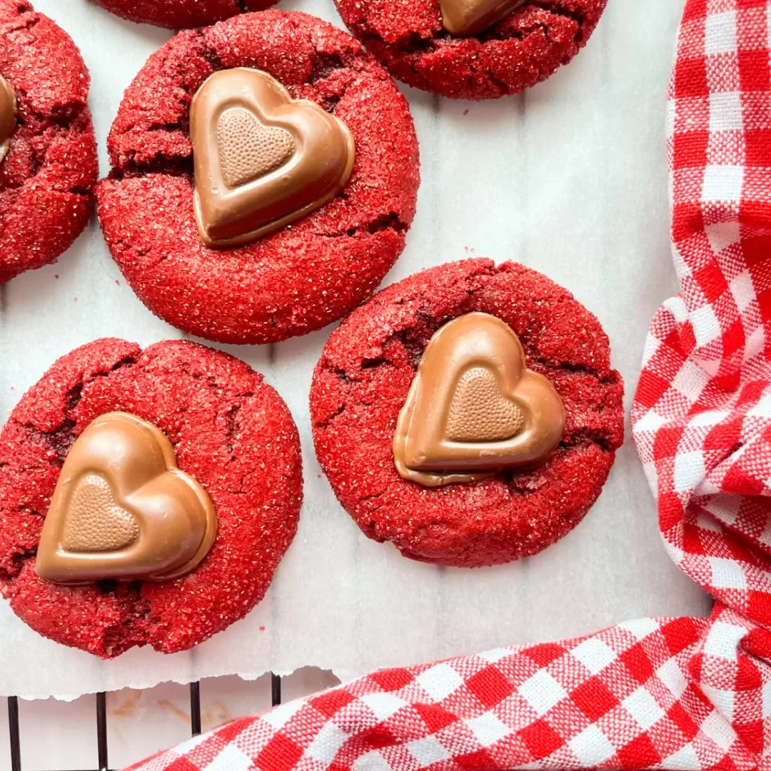 Some days I love browned butter, homemade bread, and laminated dough - other days give me a 4 ingredient cake mix cookie because, life. ha!⁣
⁣
Instagram friends - comment "red velvet" to have this recipe sent directly to your DMs!⁣
⁣
https://maegankaybakes.com/red-velvet-blossoms-easy-with-cake-mix/