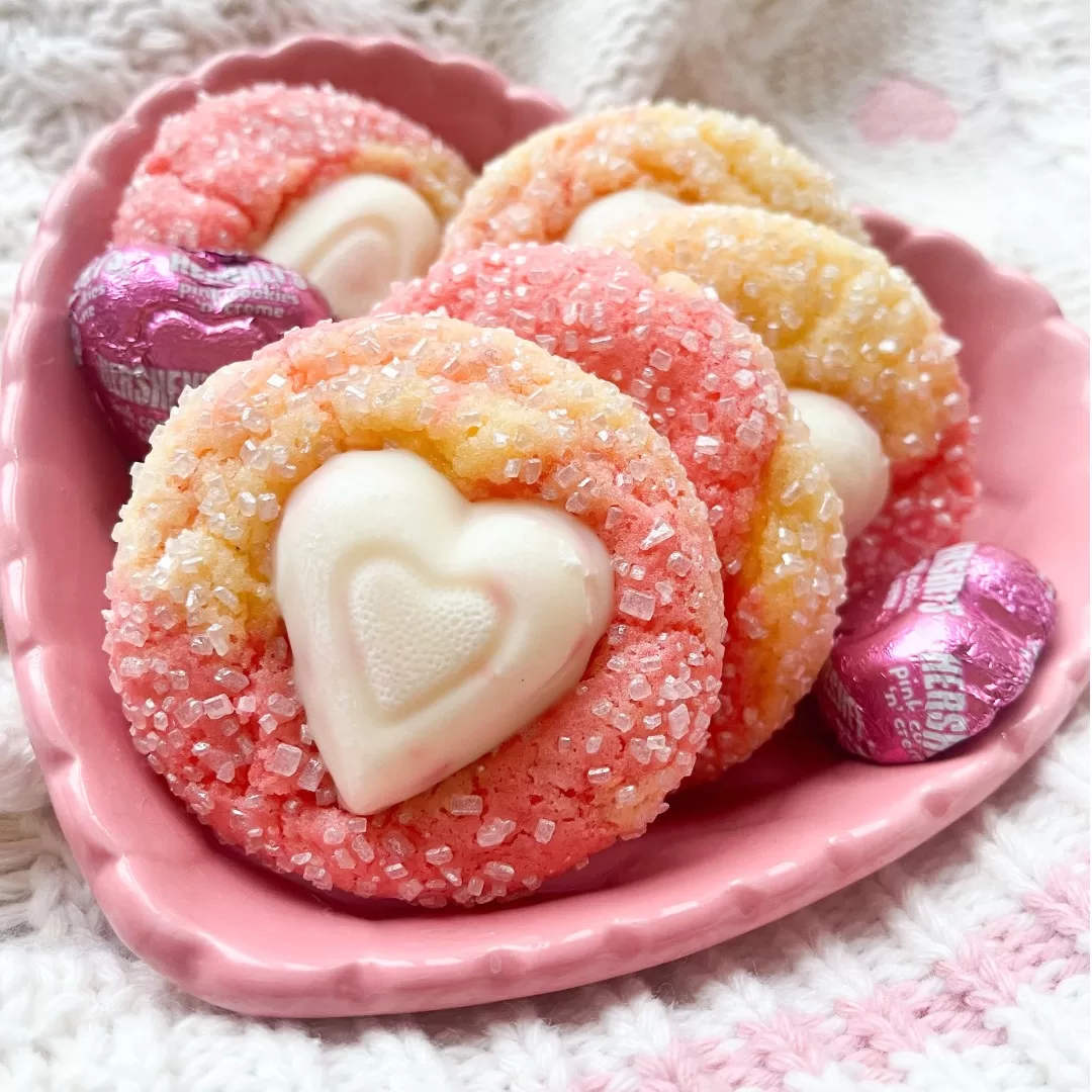 You don't have to be a professional baker to make these cake mix Strawberry Swirl Blossoms! Perfect for your upcoming Galentine's#blooms #bake #instabake #homebaker #recipes  party!