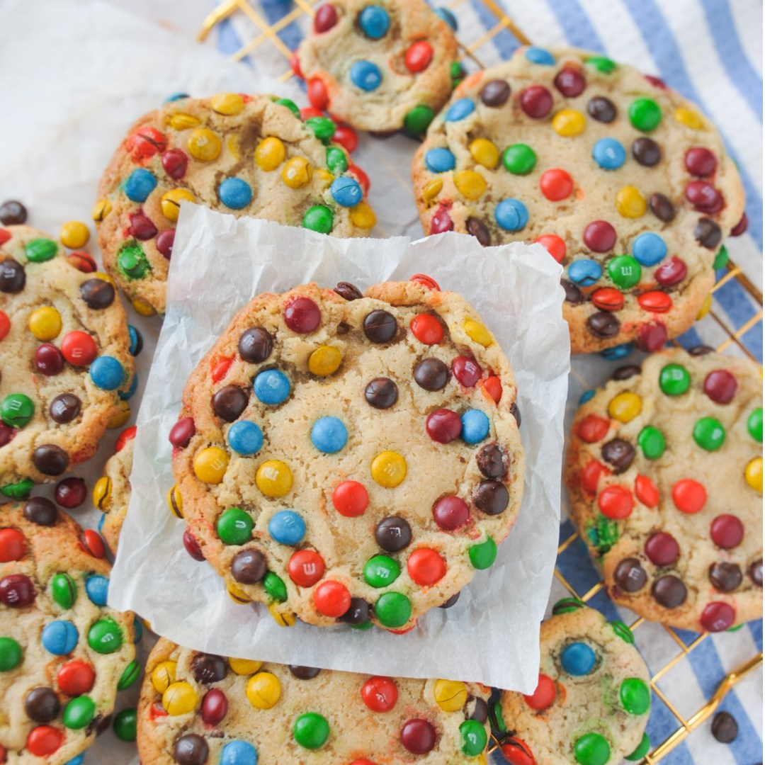 Taking a quick break from Valentine's desserts to say - everything is better with M&Ms :) ⁣
⁣
Instagram friends - comment "M&M" to have this recipe sent directly to your DMs!#dessertstagram #desserttable #dessertoftheday #sweettreats #desserttime #sweettreats #desserttime ⁣
⁣
https://maegankaybakes.com/mm-cookies-great-american-cookies-copycat/
