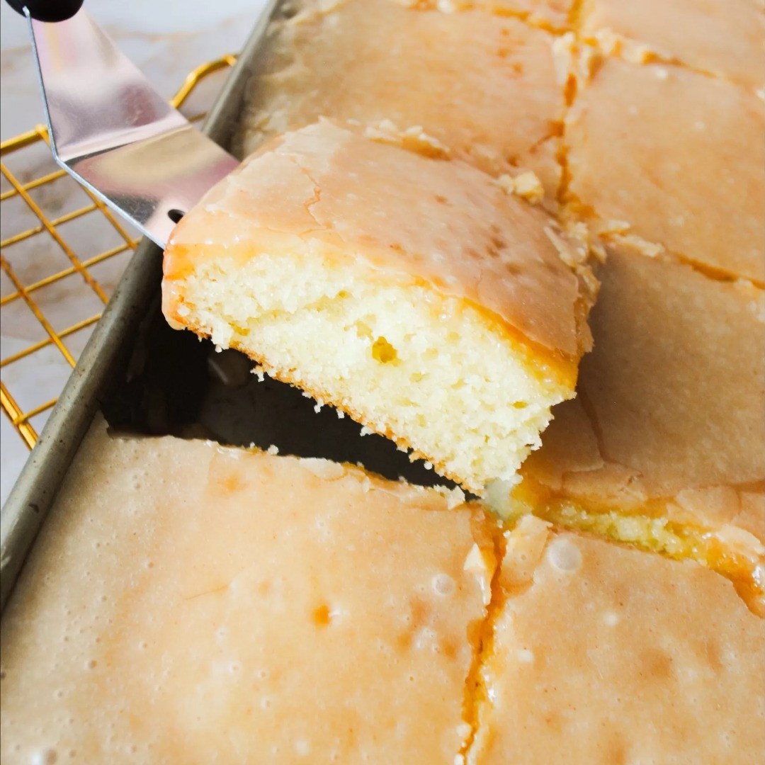 We love a simple dessert that feeds a crowd!
https://maegankaybakes.com/yellow-texas-sheet-cake-with-peanut-butter-icing/