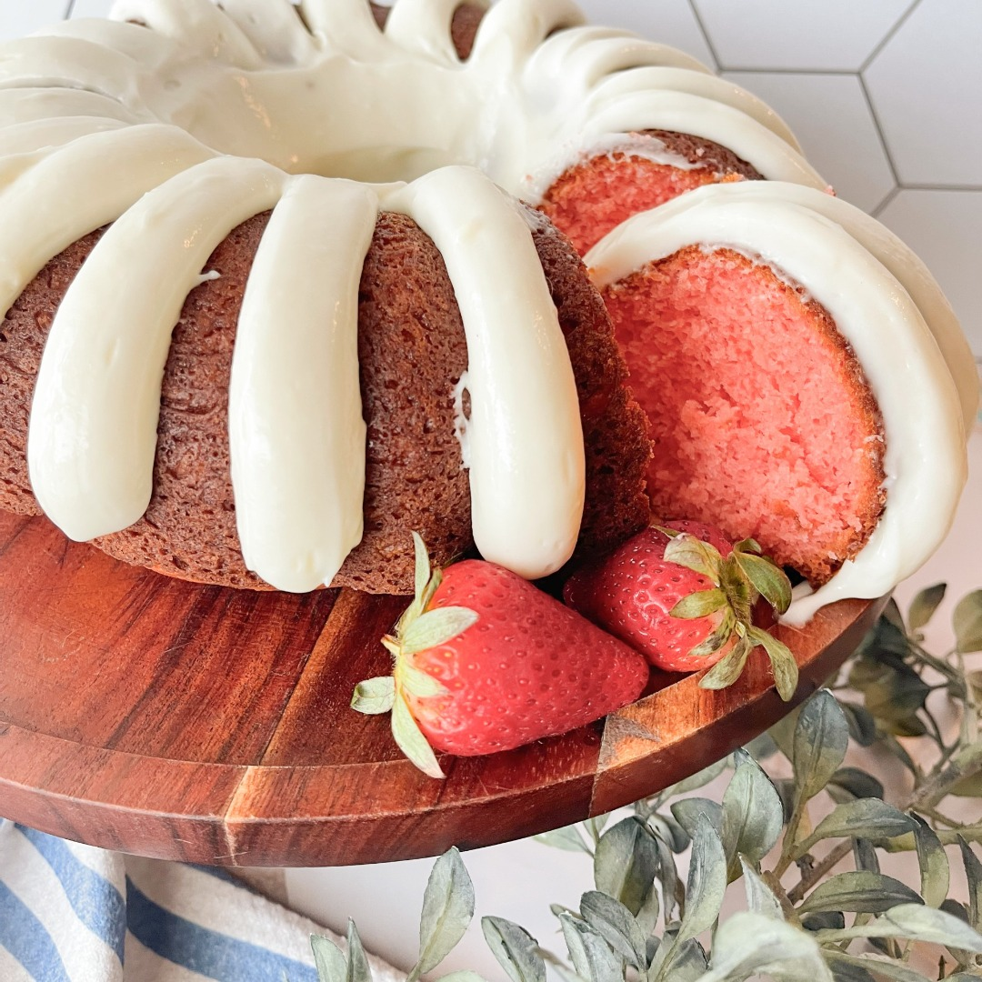 The best, and easiest, Strawberry Bundt Cake!⁣
⁣
https://maegankaybakes.com/strawberry-bundt-cake-with-cream-cheese-frosting/
